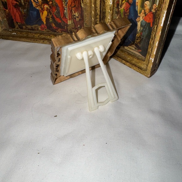 Set 2 vintage Florentine tri fold picture religious mini framed Jesus WOW - Picture 3 of 4